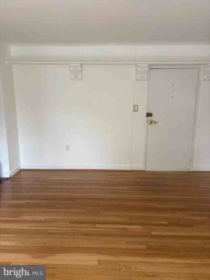 7630 Tomlinson Ave - Photo 5 of 20