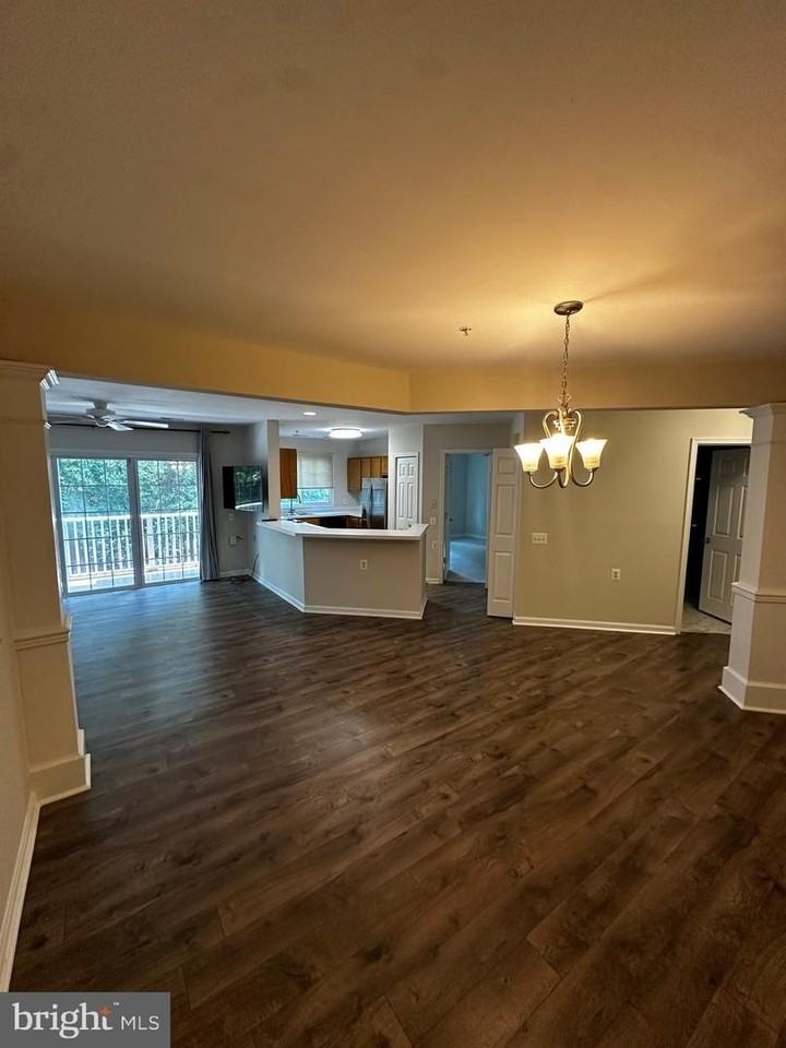 12501 Hayes Ct - Photo 4 of 31