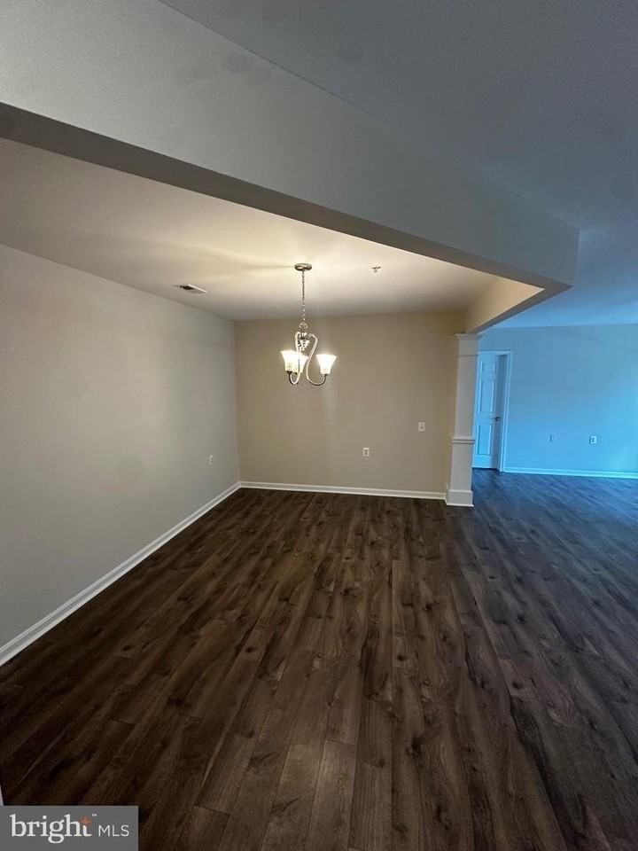 12501 Hayes Ct - Photo 5 of 31