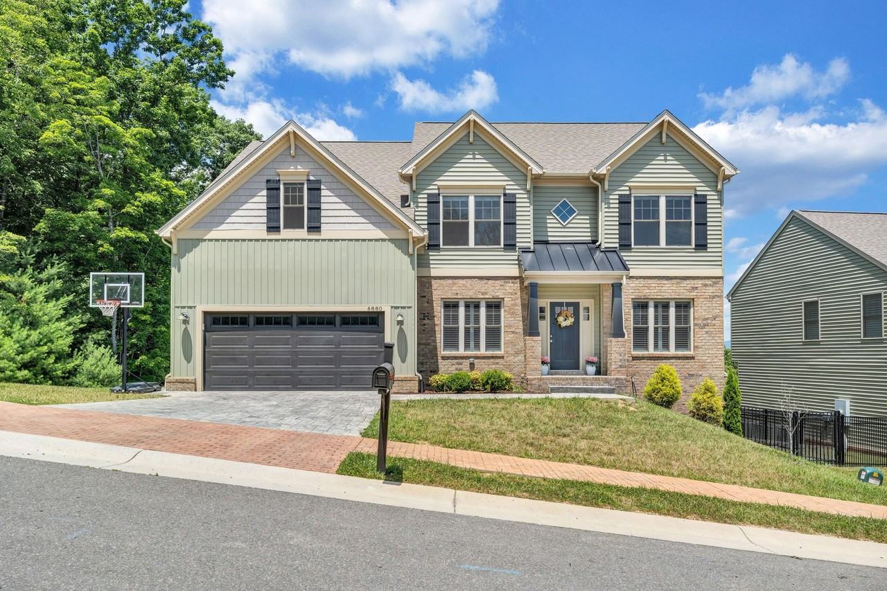6880 Linn Cove Ct - Photo 4 of 50