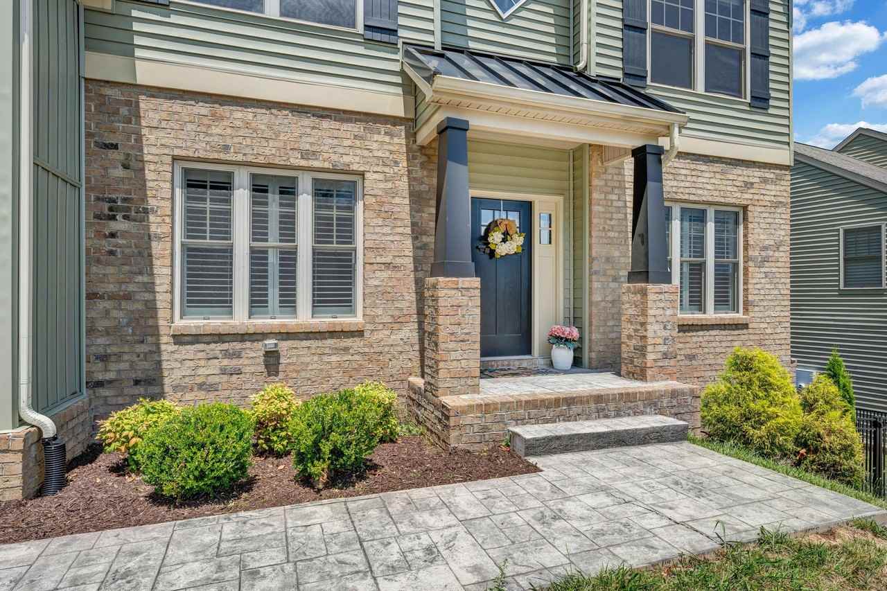 6880 Linn Cove Ct - Photo 5 of 50