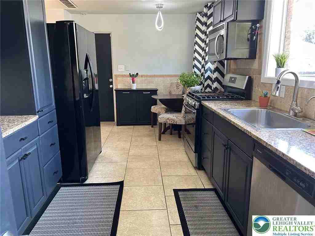 2850 W Livingston St - Photo 2 of 42