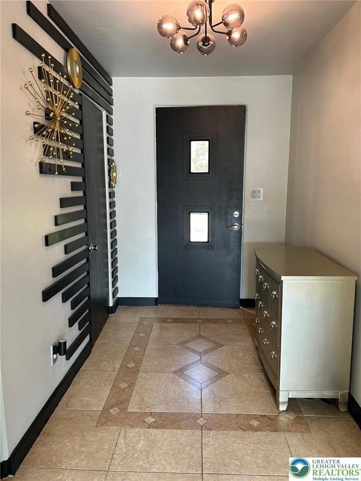 2850 W Livingston St - Photo 5 of 42
