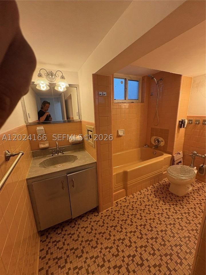 1751 Washington Ave #1H - Photo 5 of 20