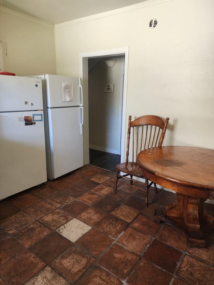 Ne 25th St - Photo 2 of 13