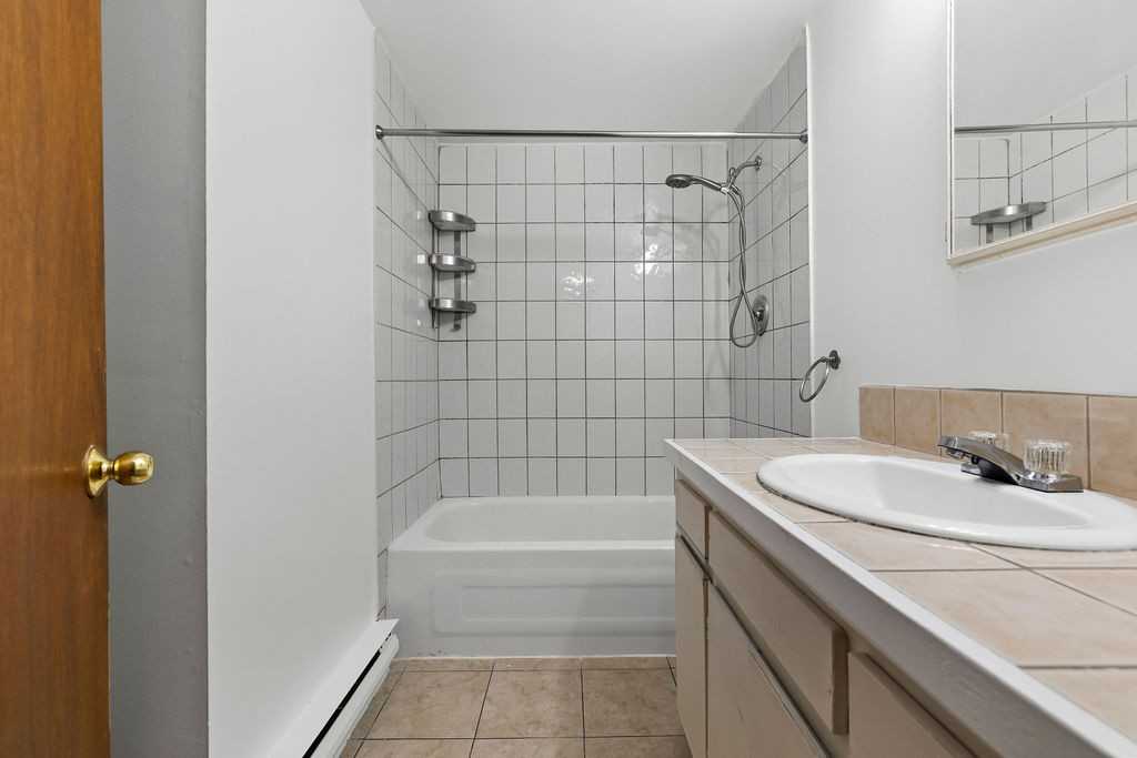 5440 Rue Chabot #4 - Photo 7 of 10