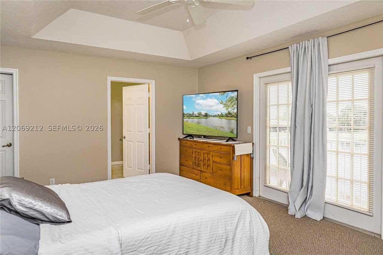 1647 Hawthorne Pl - Photo 6 of 17