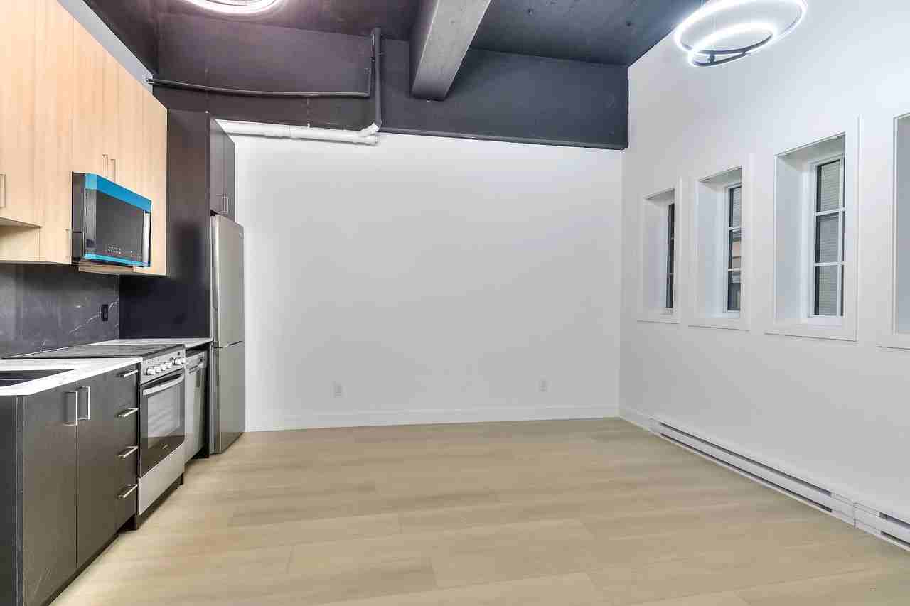 2080 Avenue Lincoln - Photo 3 of 9
