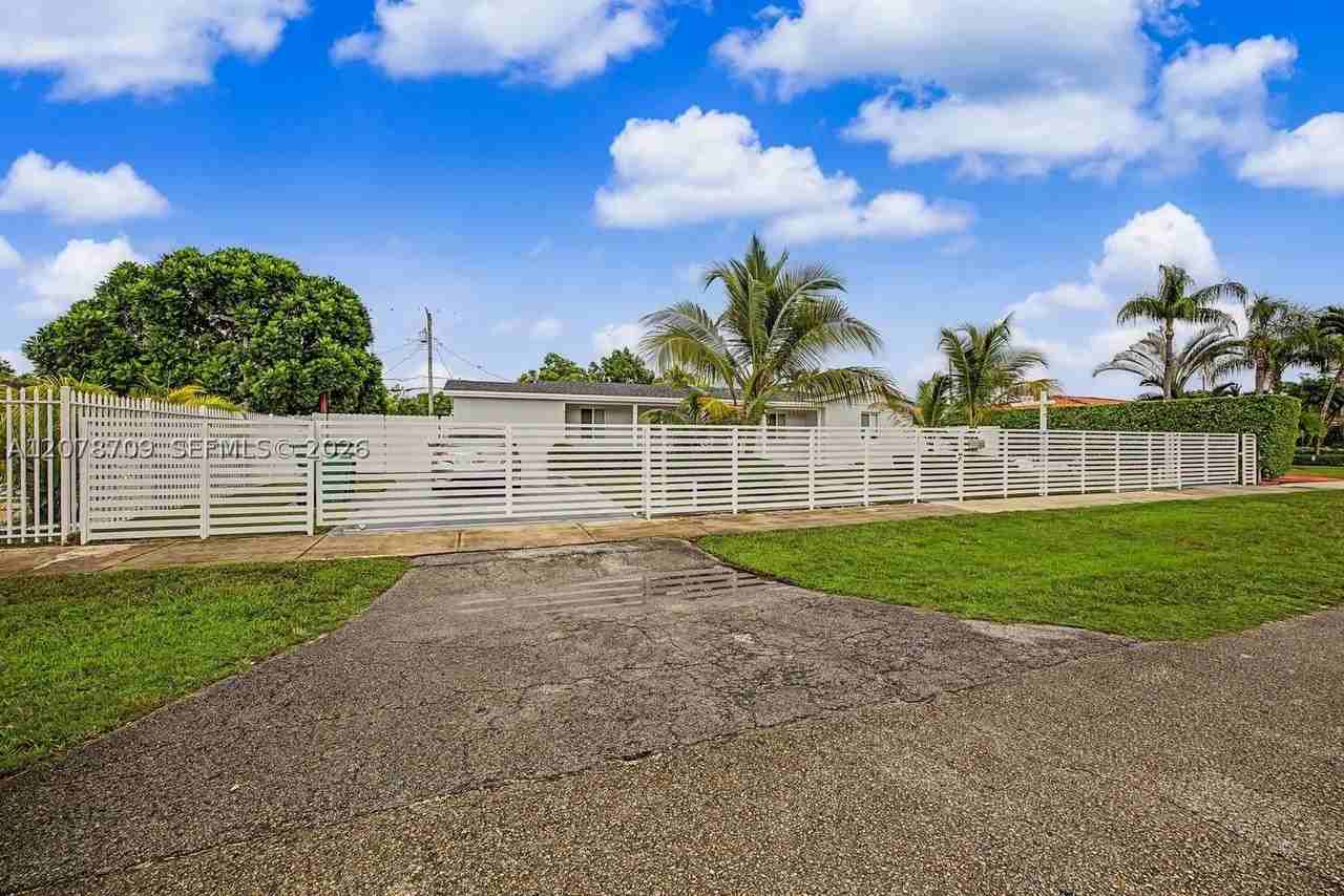 9541 Sw 165th St #0 - Photo 3 of 26