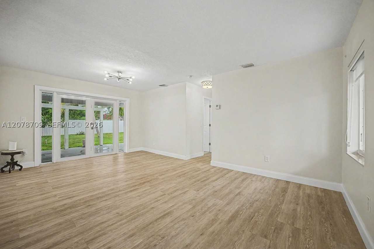 9541 Sw 165th St #0 - Photo 4 of 26