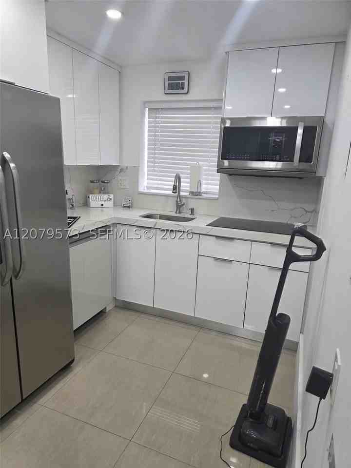 715 Nw 30th Ct #1 - Photo 7 of 21