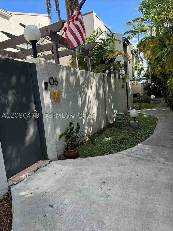 4702 Sw 67th Ave #O5 - Photo 3 of 26
