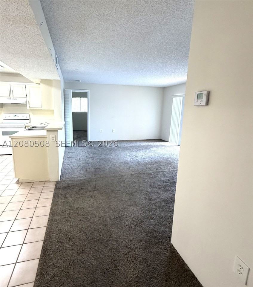 351 Palm Way #303 - Photo 4 of 28
