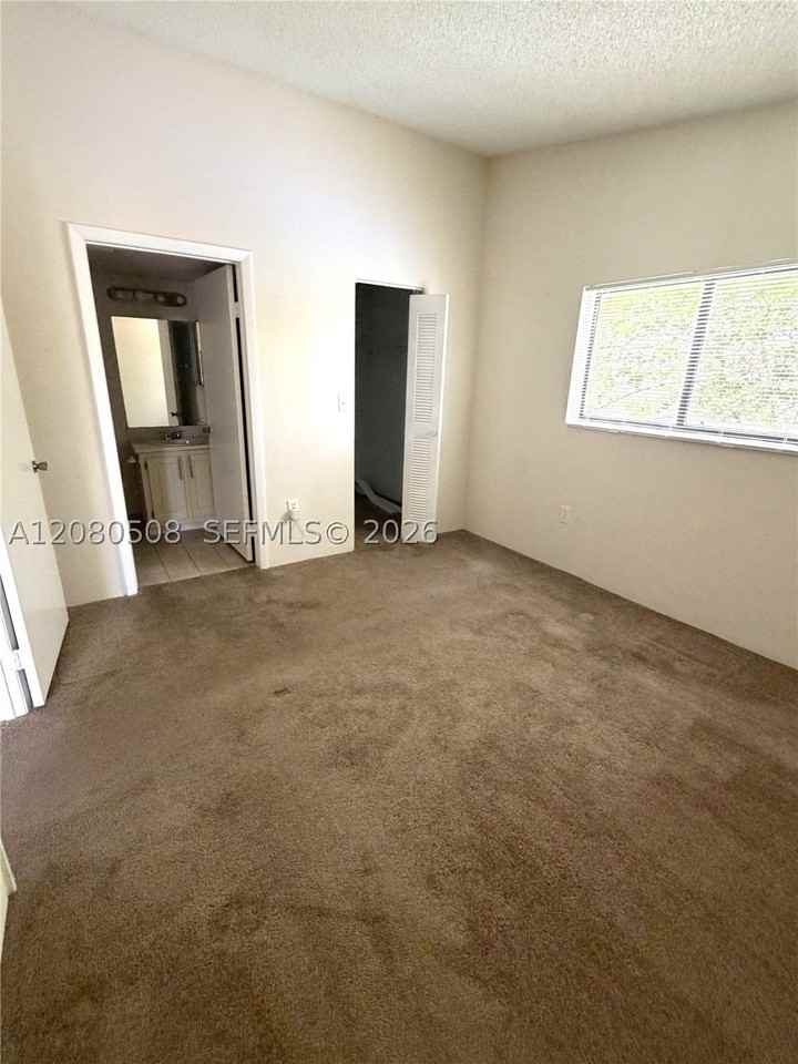 351 Palm Way #303 - Photo 6 of 28