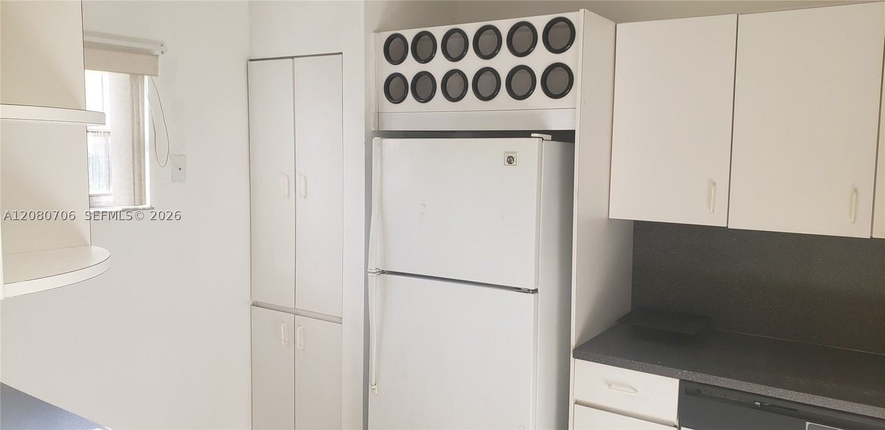 11 Olive Dr #F - Photo 2 of 15