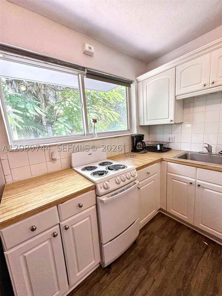 3071 Sw 27th Ave #19 - Photo 5 of 24