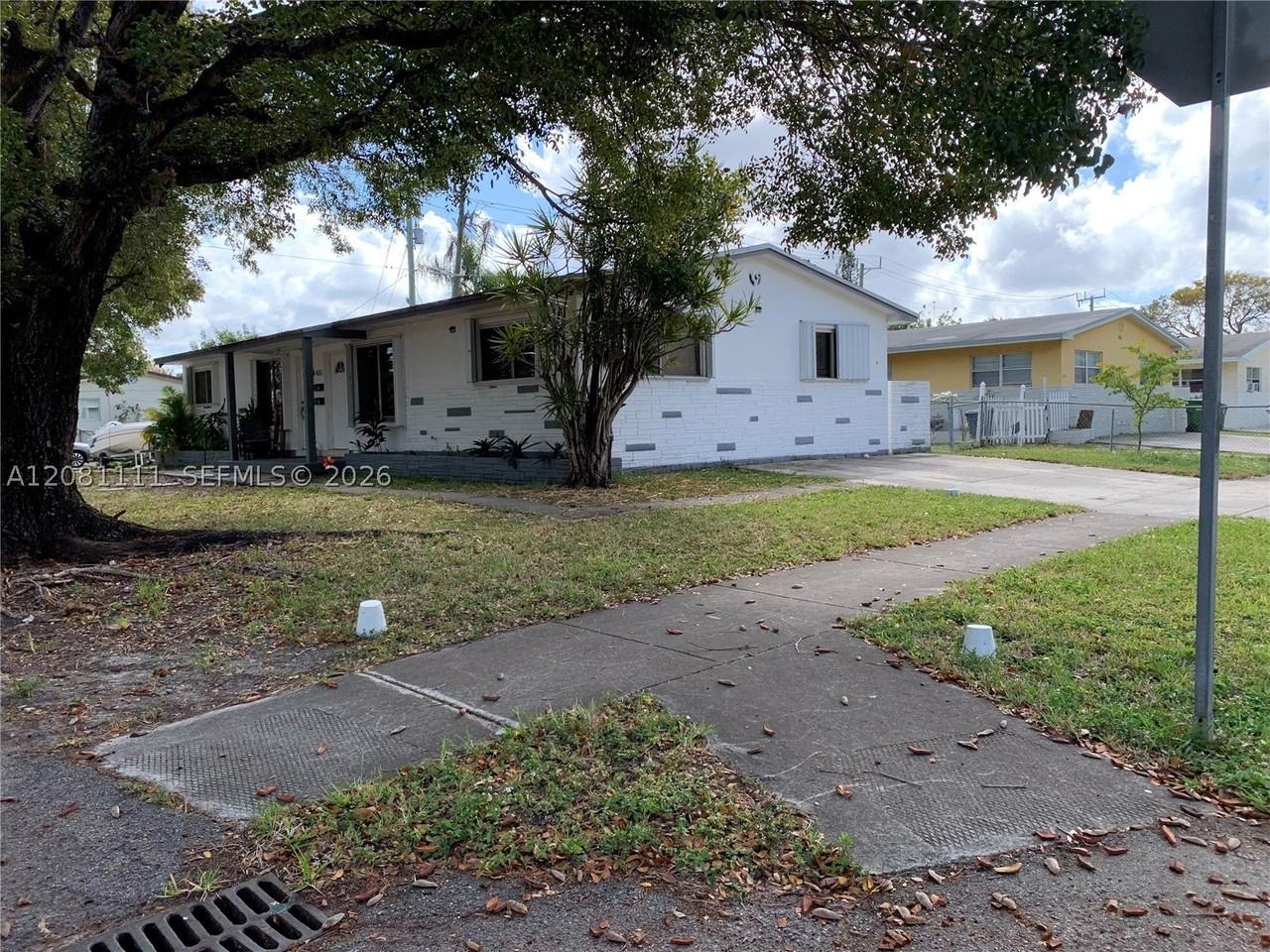 401 Sw 8th St #A - Photo 2 of 19