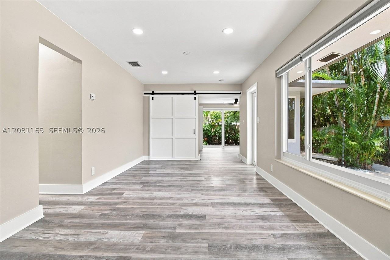 1621 Ne 25th St #1621 - Photo 3 of 28