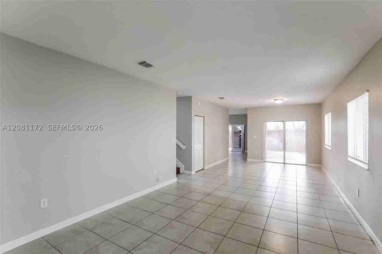 3432 Ne 3rd Dr - Photo 2 of 18