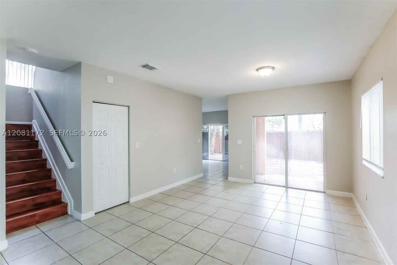 3432 Ne 3rd Dr - Photo 5 of 18