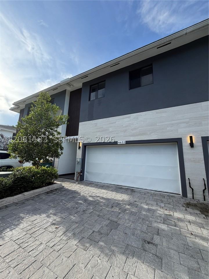 4655 Sw 32nd Ave #2B - Photo 2 of 23