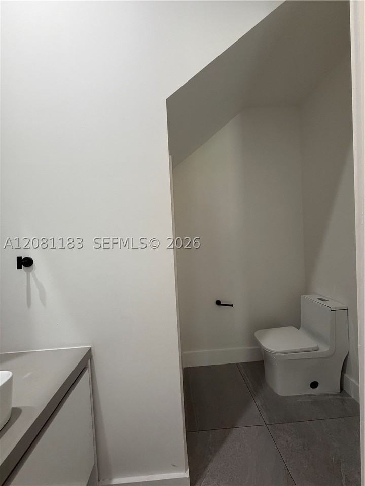 4655 Sw 32nd Ave #2B - Photo 6 of 23