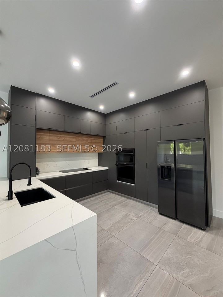 4655 Sw 32nd Ave #2B - Photo 7 of 23