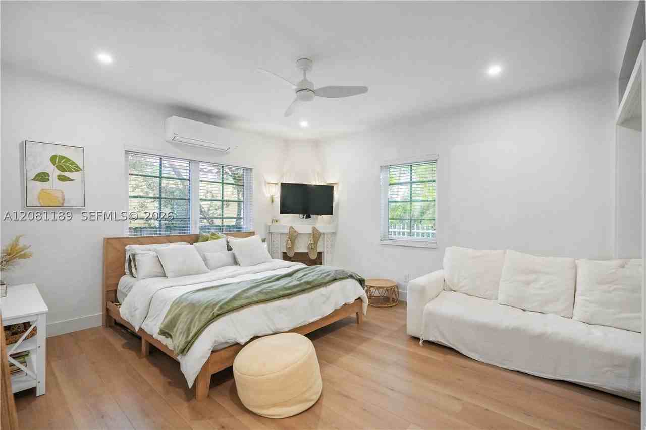 750 Espanola Way #6 - Photo 5 of 12