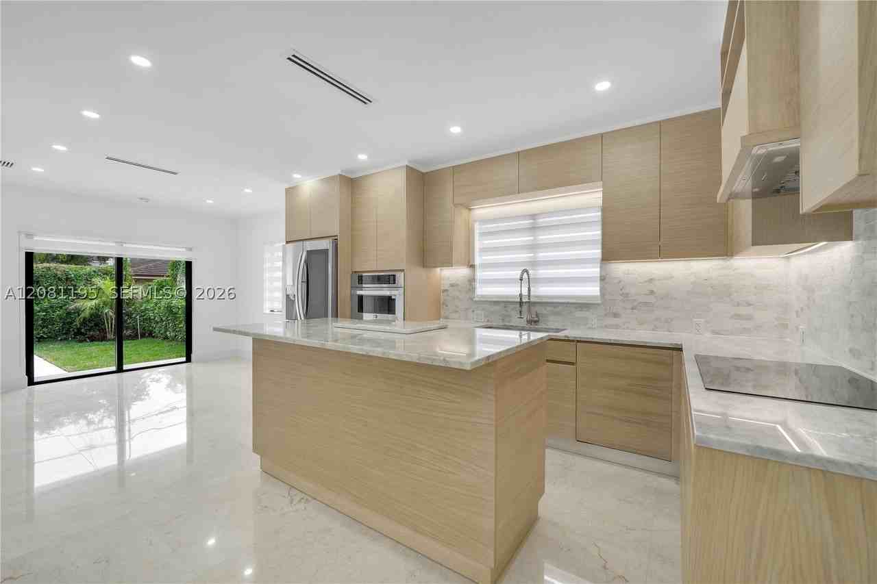 728 Majorca Ave - Photo 4 of 44