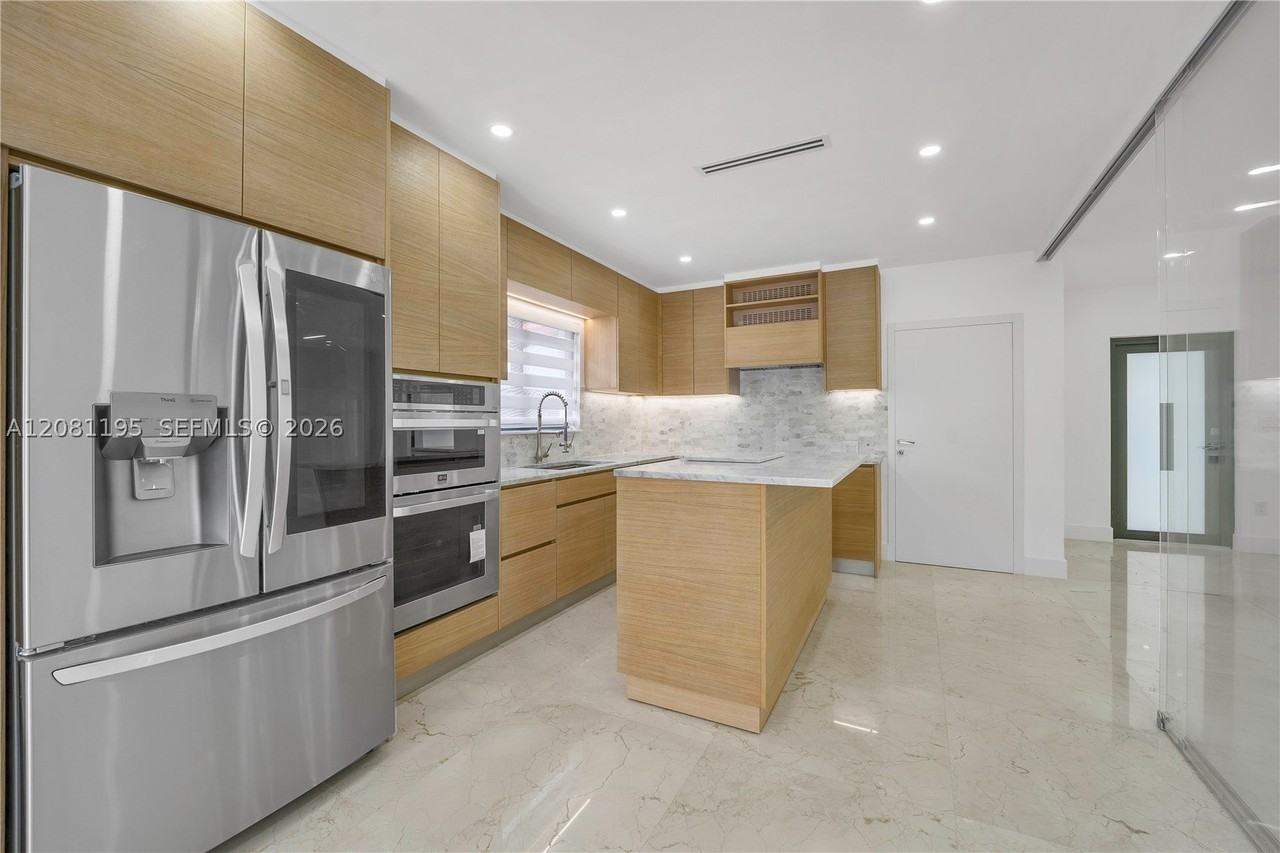 728 Majorca Ave - Photo 5 of 44