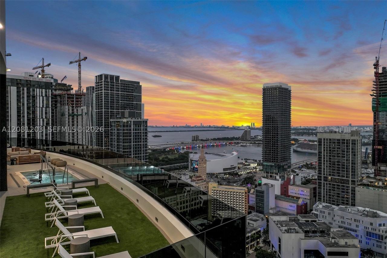 225 N Miami Ave #1202