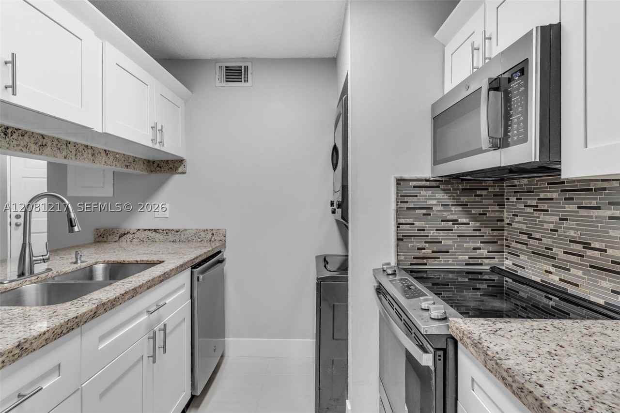 15665 Sw 74th Circle Dr #5 - Photo 4 of 20
