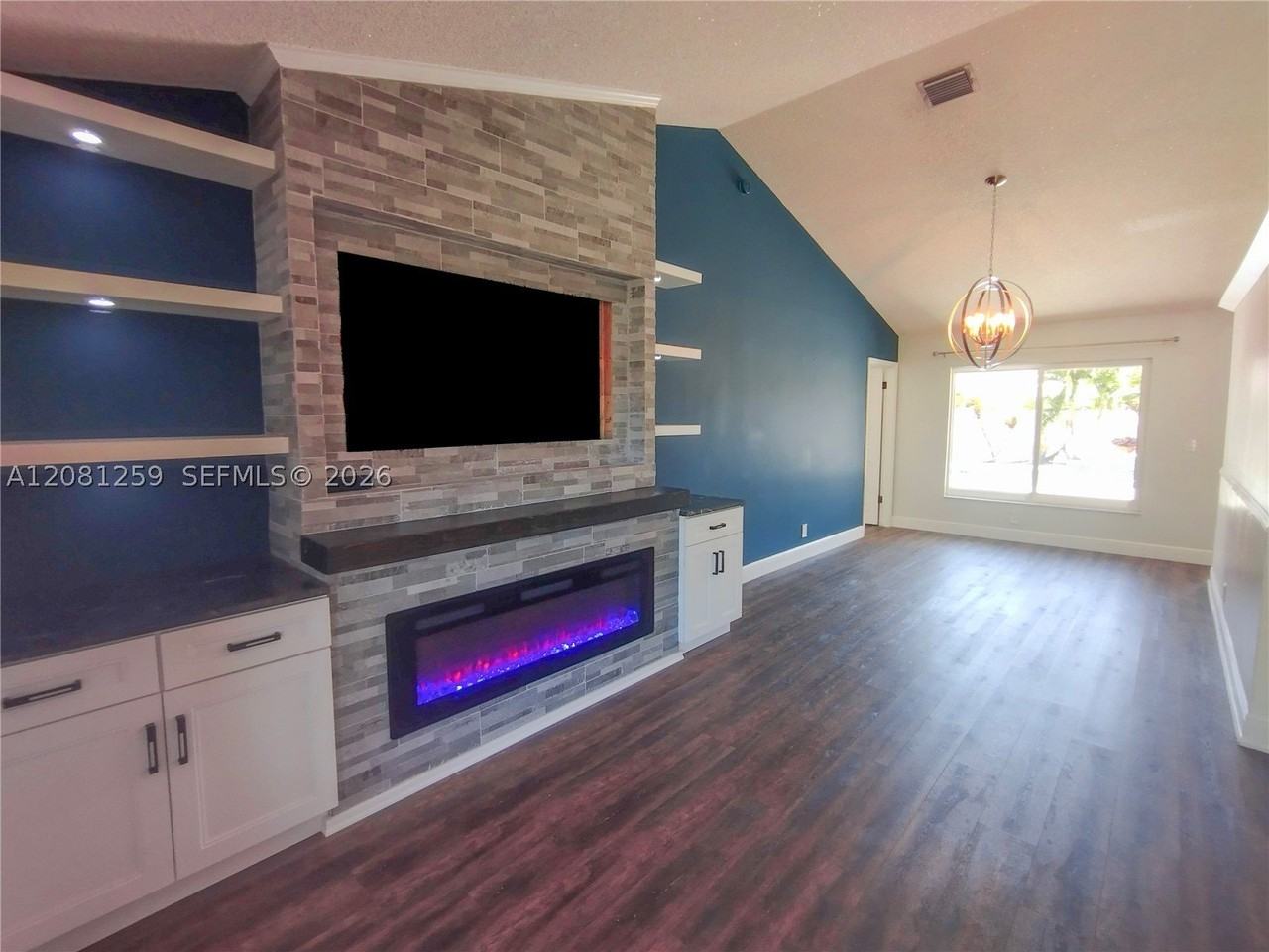 5780 Sun Pointe Cir - Photo 3 of 40