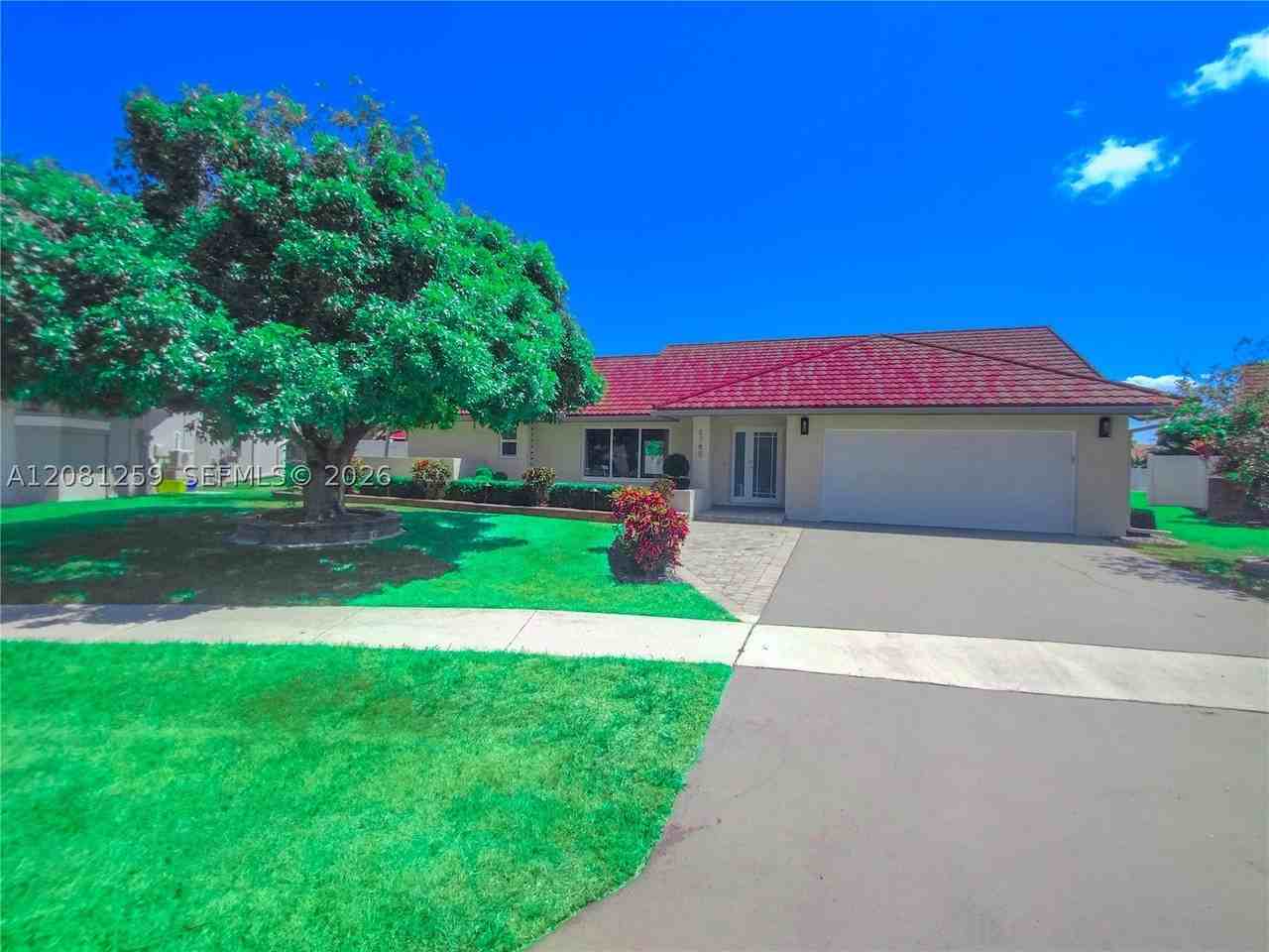 5780 Sun Pointe Cir - Photo 4 of 40