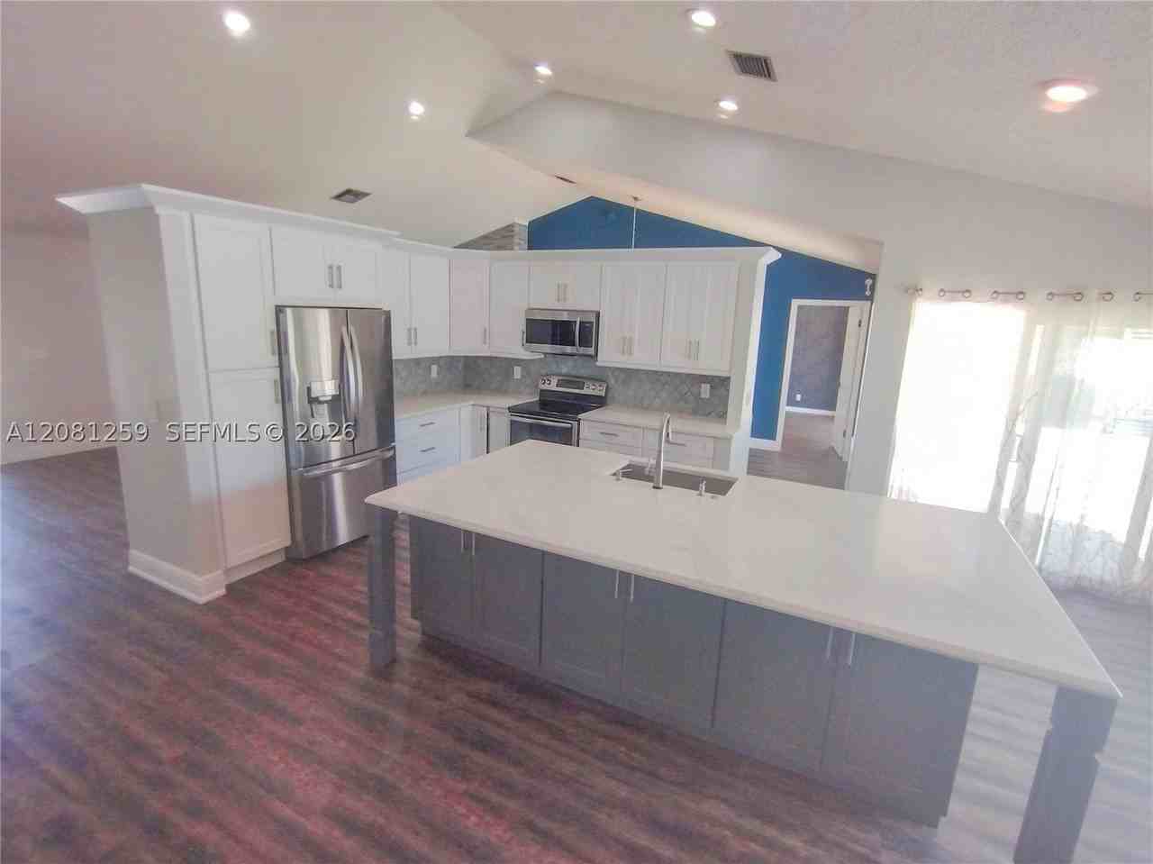5780 Sun Pointe Cir - Photo 7 of 40