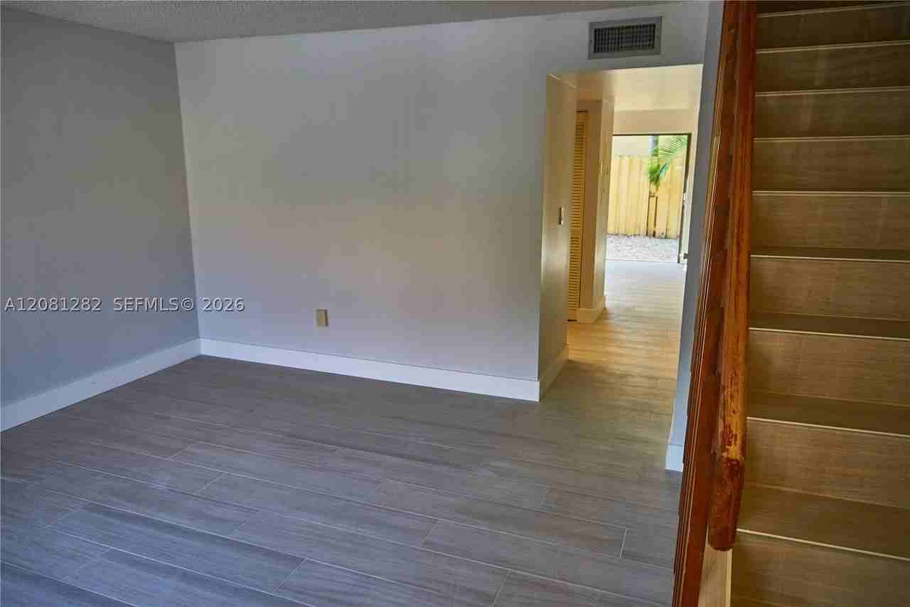 10042 Sw 77th Ct - Photo 2 of 20