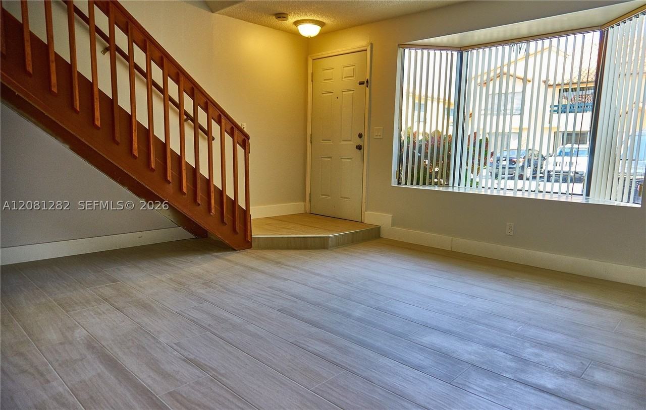 10042 Sw 77th Ct - Photo 3 of 20