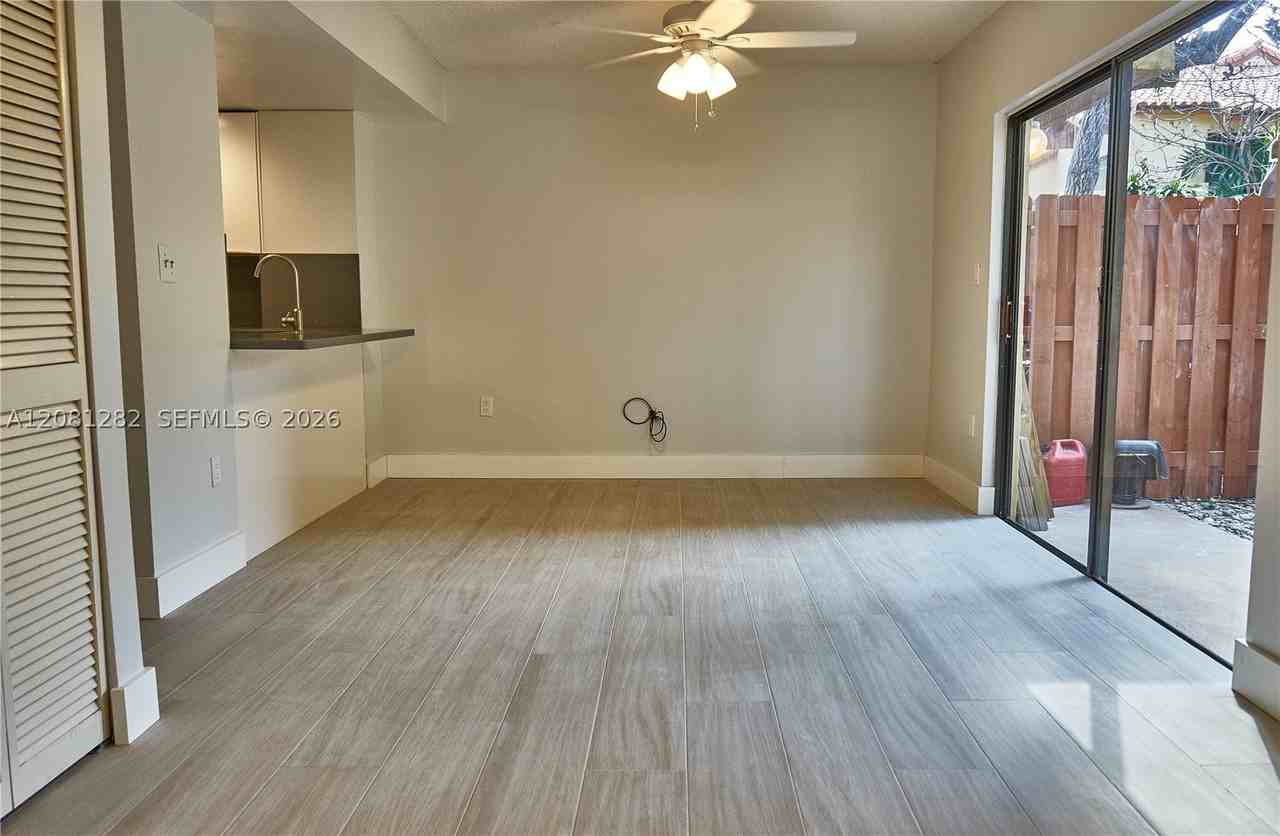 10042 Sw 77th Ct - Photo 6 of 20