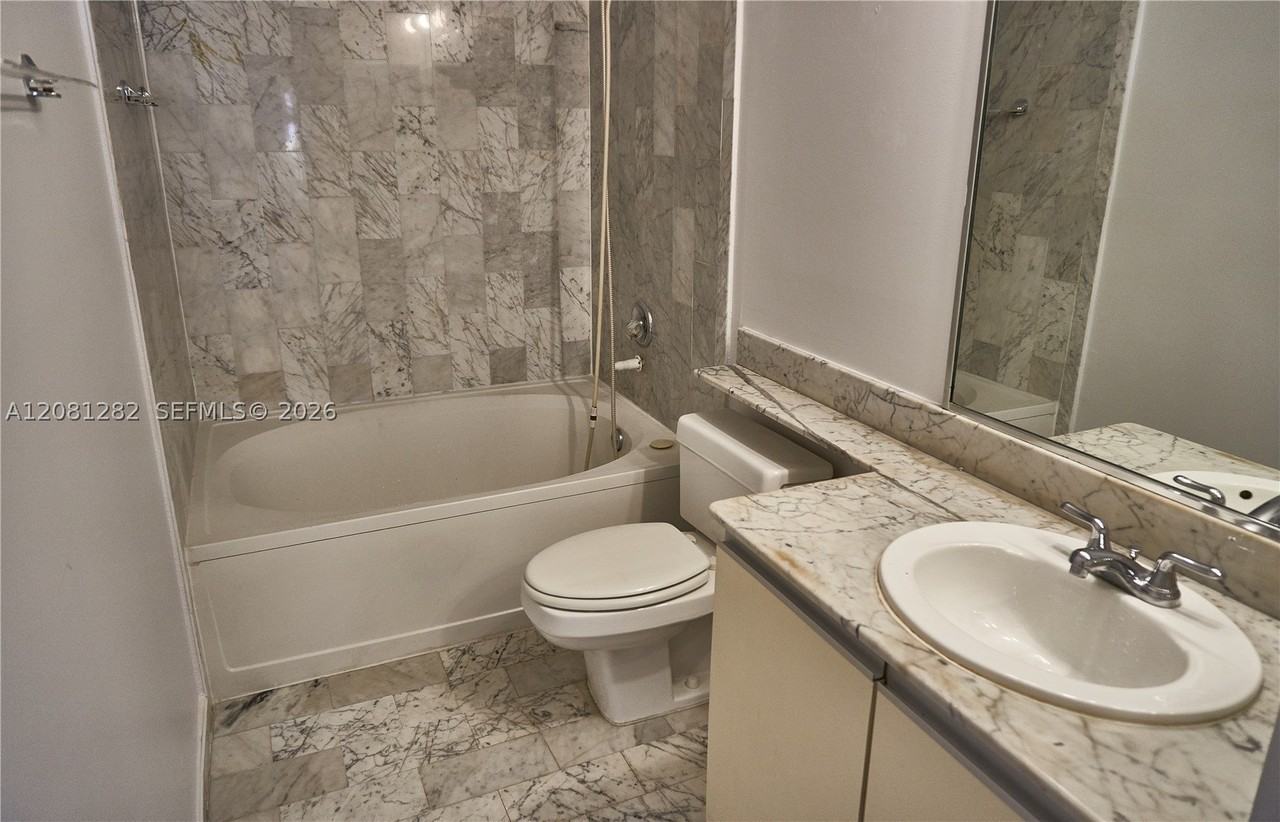 10042 Sw 77th Ct - Photo 7 of 20