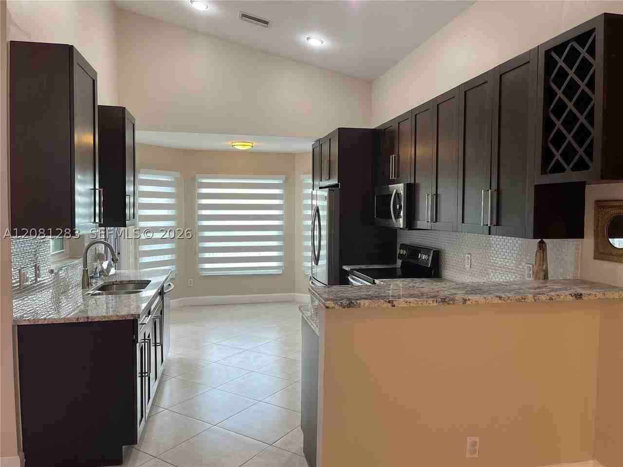 248 Nw 47th Ave - Photo 3 of 24