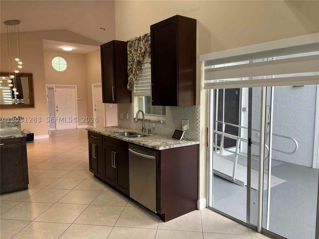 248 Nw 47th Ave - Photo 5 of 24