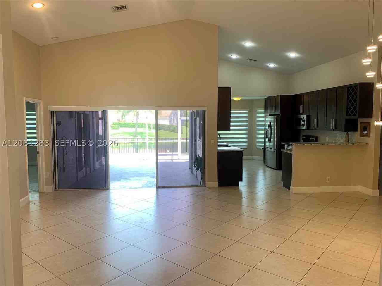 248 Nw 47th Ave - Photo 6 of 24