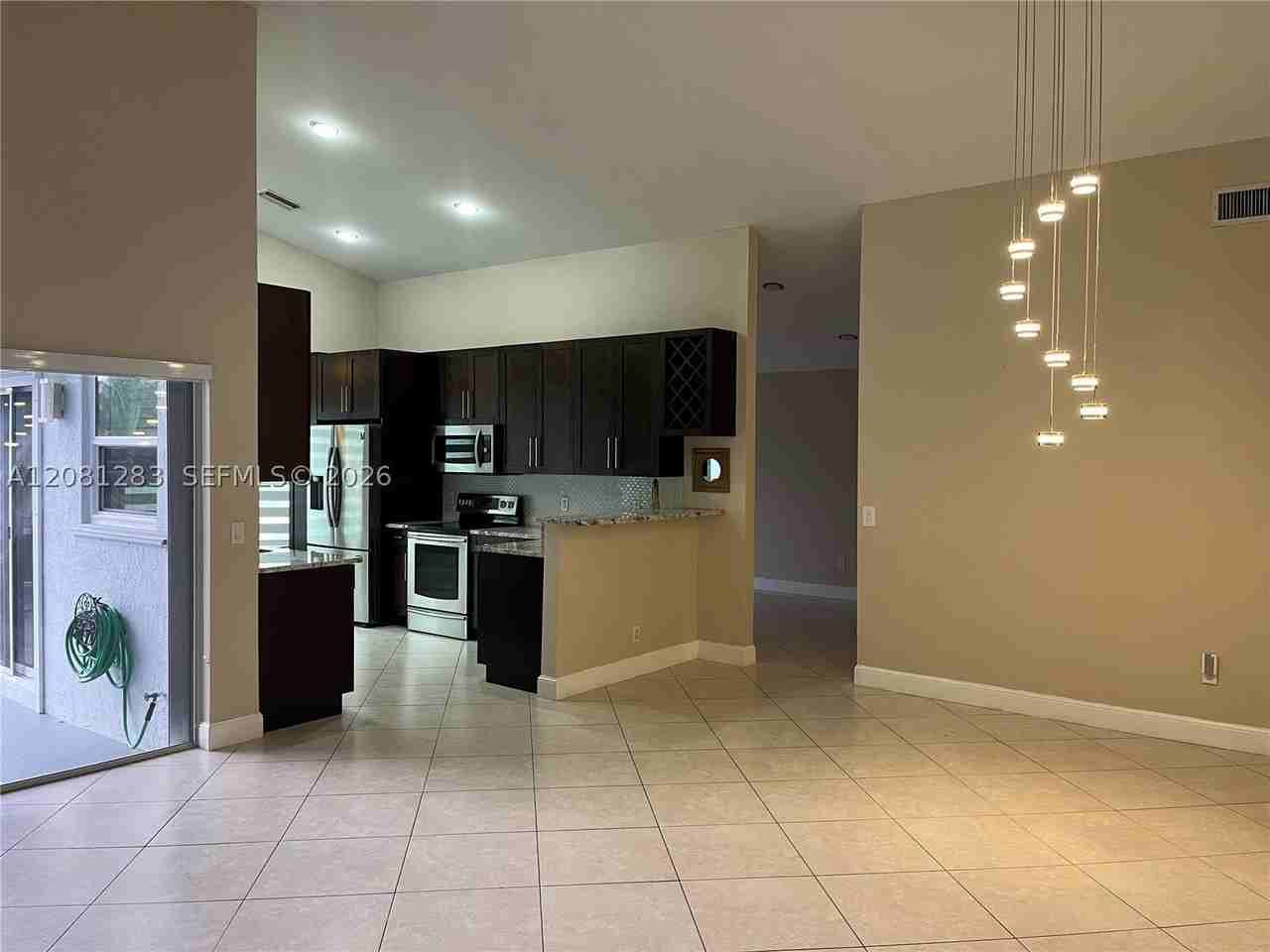 248 Nw 47th Ave - Photo 7 of 24