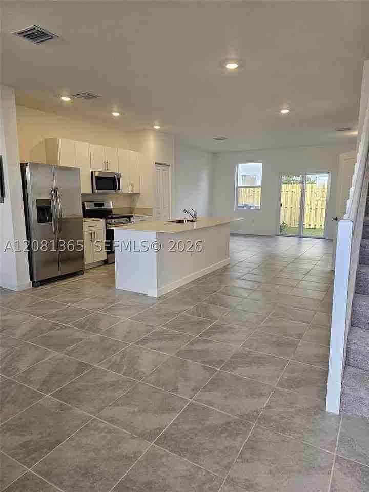 1175 Se 1st Ter #0 - Photo 3 of 25