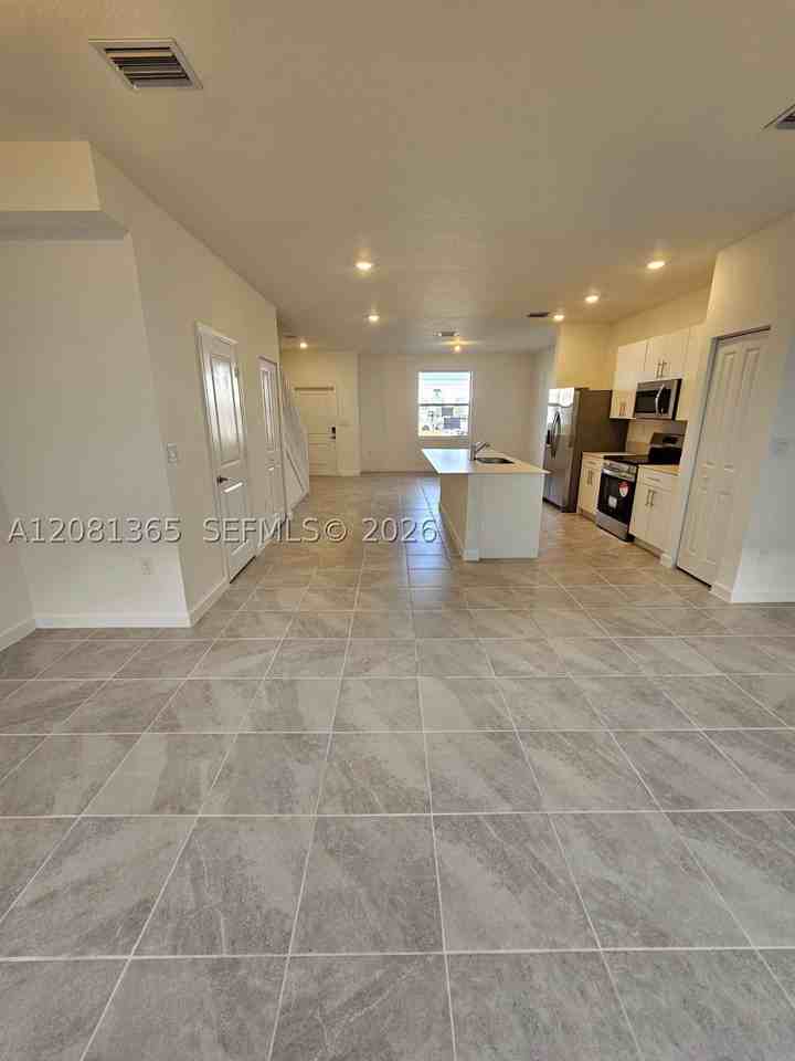 1175 Se 1st Ter #0 - Photo 4 of 25