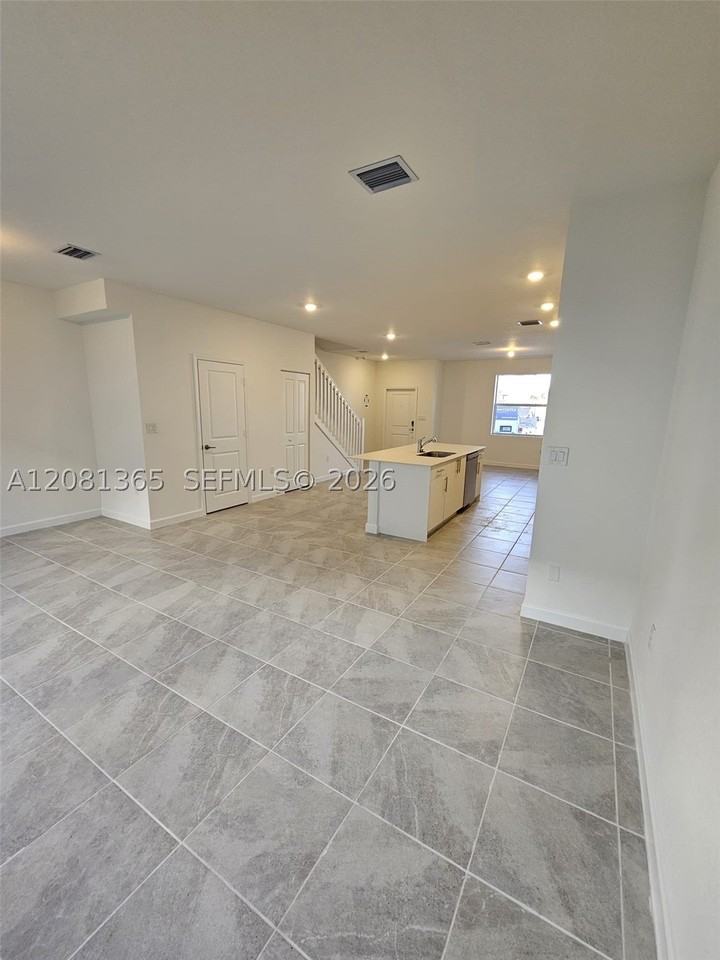 1175 Se 1st Ter #0 - Photo 5 of 25