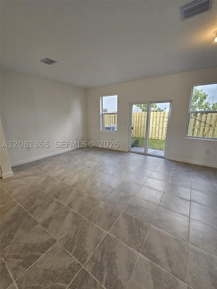 1175 Se 1st Ter #0 - Photo 7 of 25