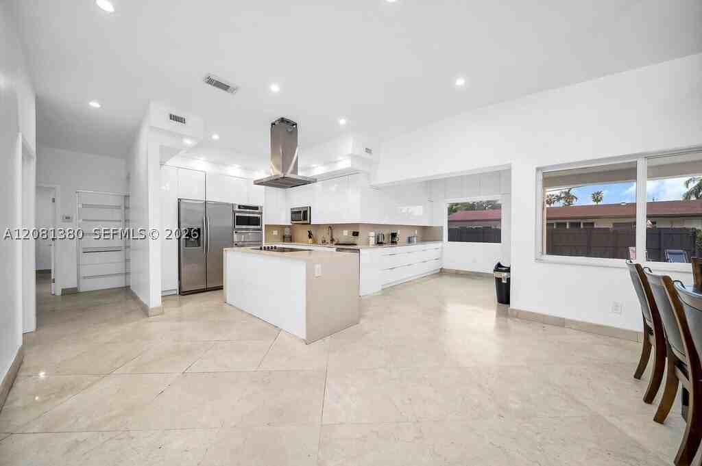 19900 Ne 21st Ave - Photo 6 of 12