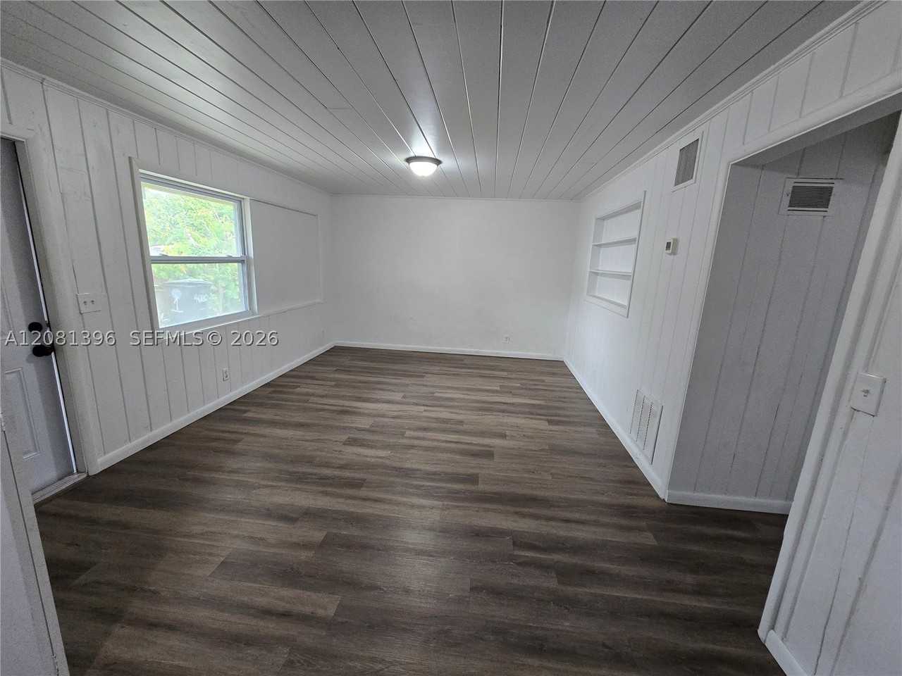 4000 Greenwood Ave #2 - Photo 2 of 3