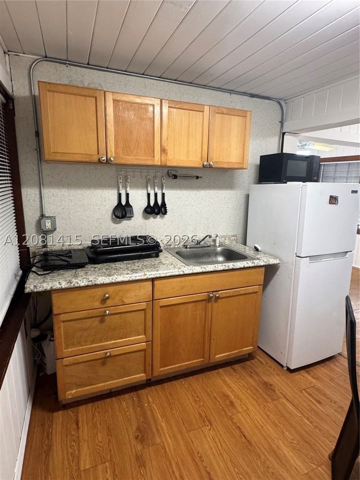 3271 Nw 15th St - Photo 2 of 11
